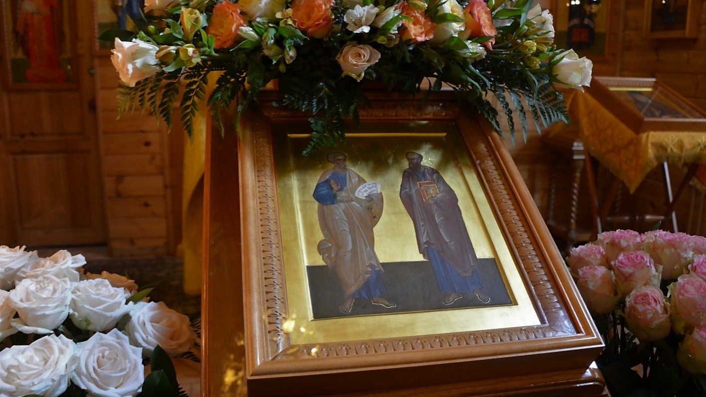 Прихожанка с голубем подожгла храм священномученика Ермогена в Москве