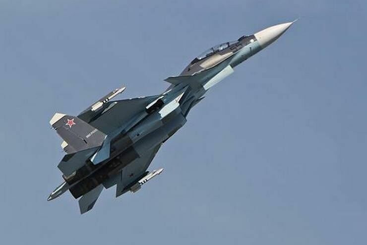 Минобороны показало ночные учебные полеты Су-27 в Крыму