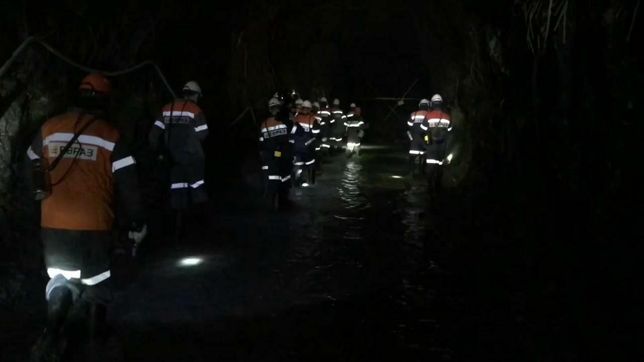 Около 200 горняков эвакуируют на шахте Кузбасса в результате пожара