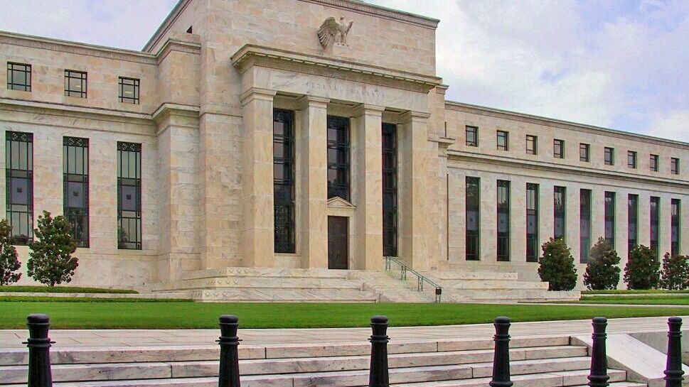 ФРС повысила ключевую ставку до рекордных с 2006 года 4,75-5%