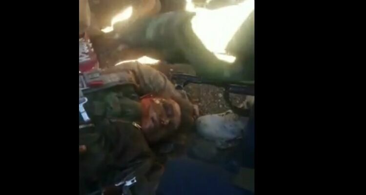 Сирийские повстанцы опубликовали видео с погибшим пилотом сбитого Су-24