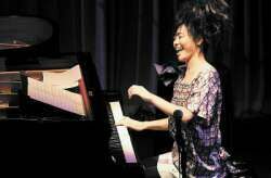 В столице выступила японская джазовая пианистка Хироми Уехара