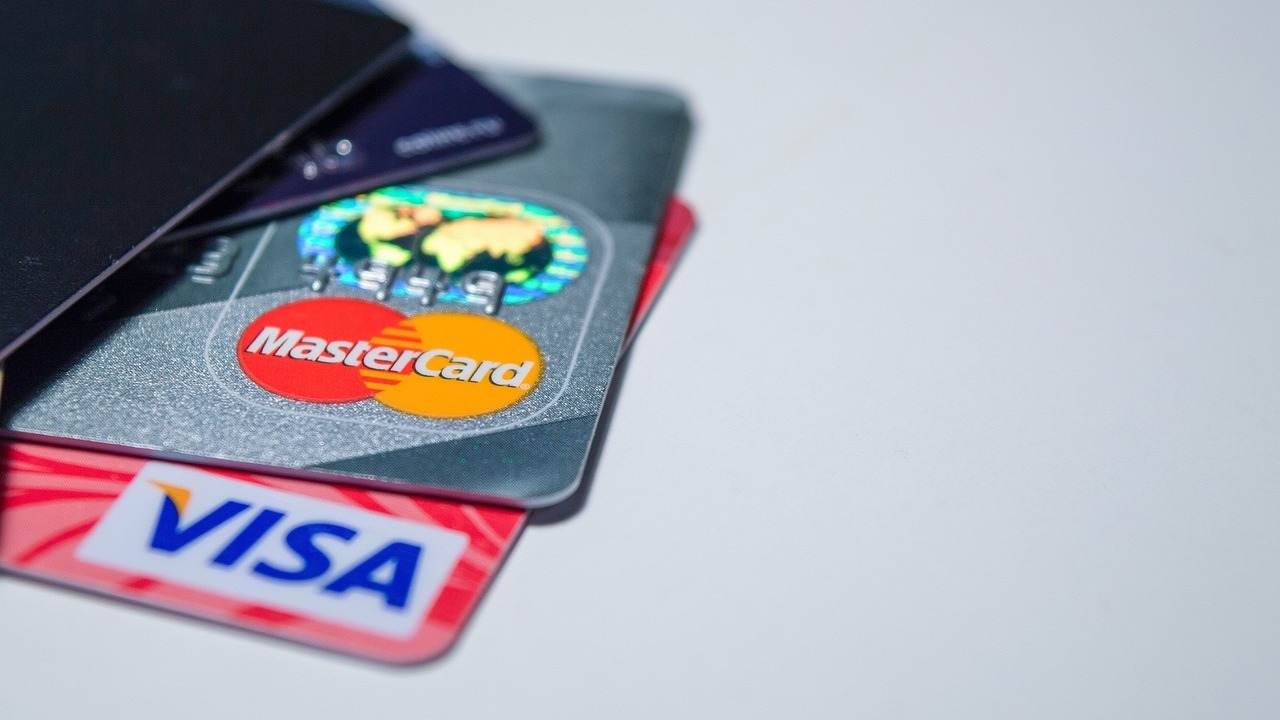 WSJ: Visa и Mastercard поднимут комиссии за оплату кредитными картами