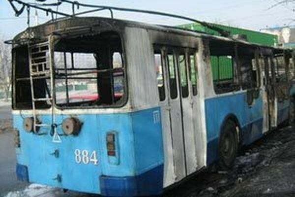 В Москве загорелся тролллейбус с людьми