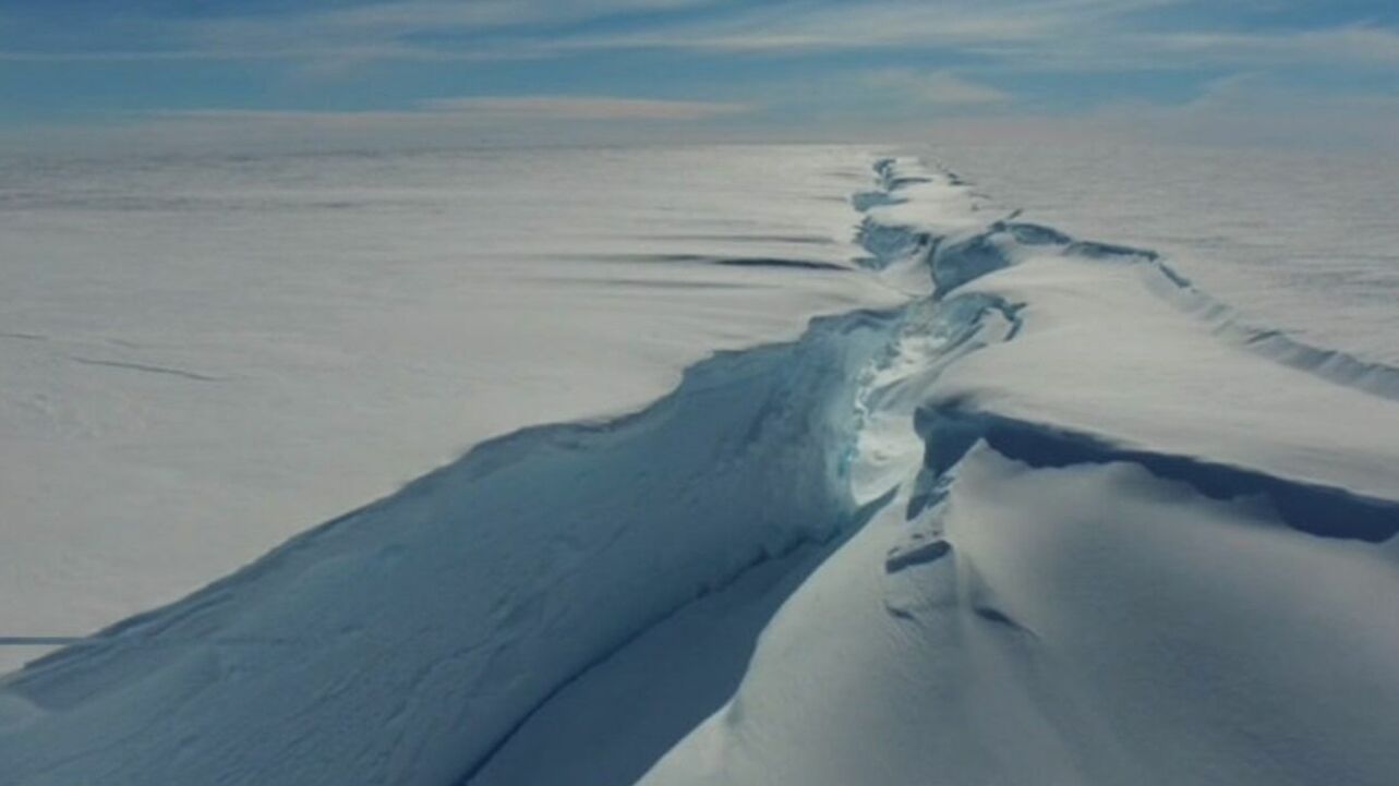 Гигантский айсберг размером с Лондон откололся от шельфового ледника в Антарктиде