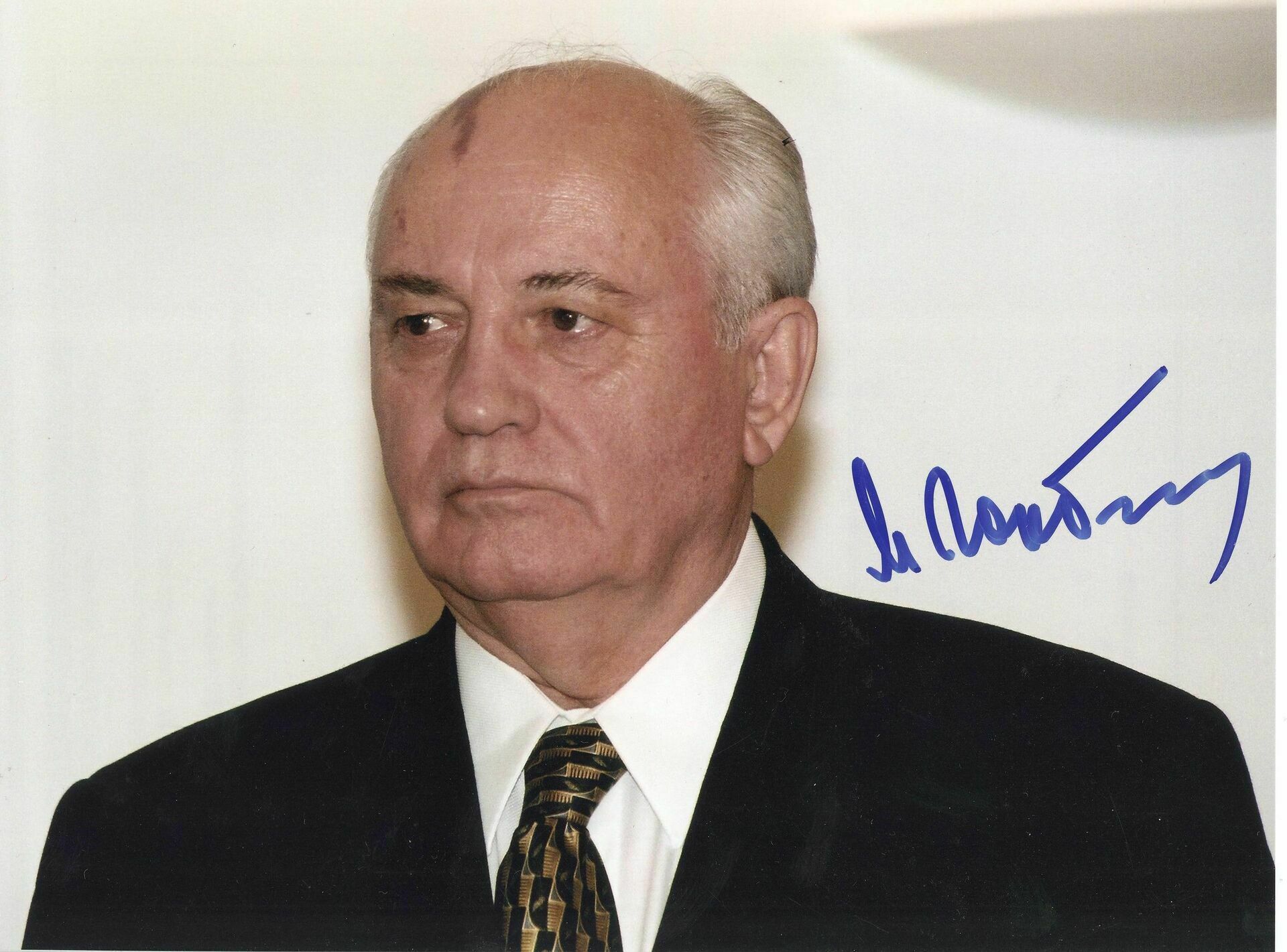 25  апреля:  в  1991-м  Горбачёв  хочет  уйти,  но  его  не  отпускают