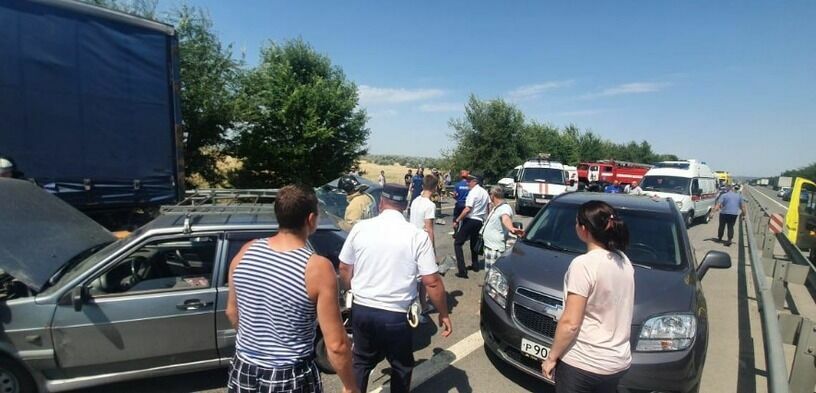 Четыре человека погибли в ДТП с девятью машинами под Ростовом