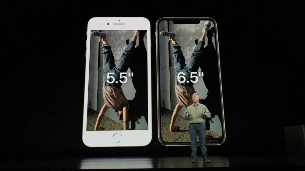 Новый iPhone представлен в двух размерах: 5,8 дюйма (как у iPhone X) и 6,5 дюйма (такого большого iPhone еще не было). Три цвета: золотой, серый и space gray.