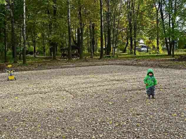 Во Владикавказе украли детскую площадку вместе с покрытием