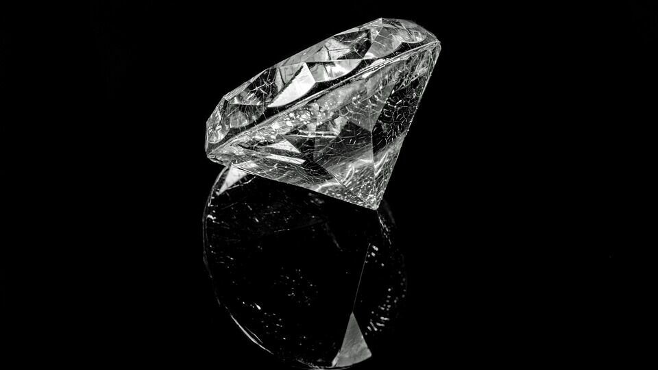 Лондон объявил о запрете на импорт российских алмазов и металлов