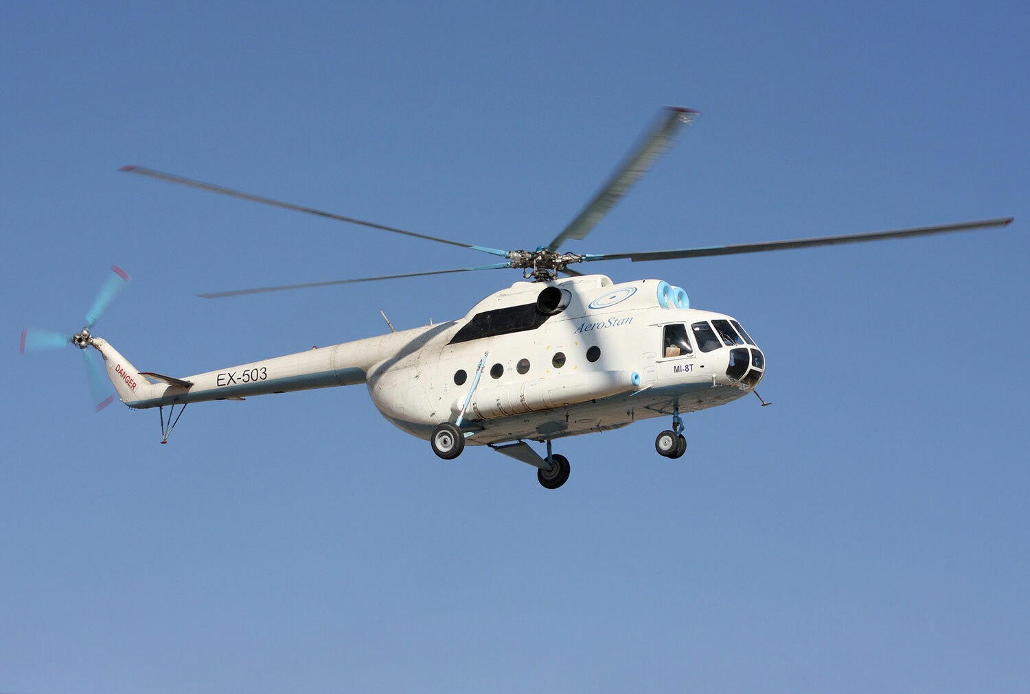 Вертолет Ми-8 с пассажирами экстренно приземлился под Томском из-за технеисправности