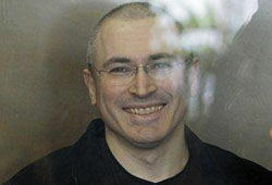 Ходорковский напугал судью литровой банкой с нефтью