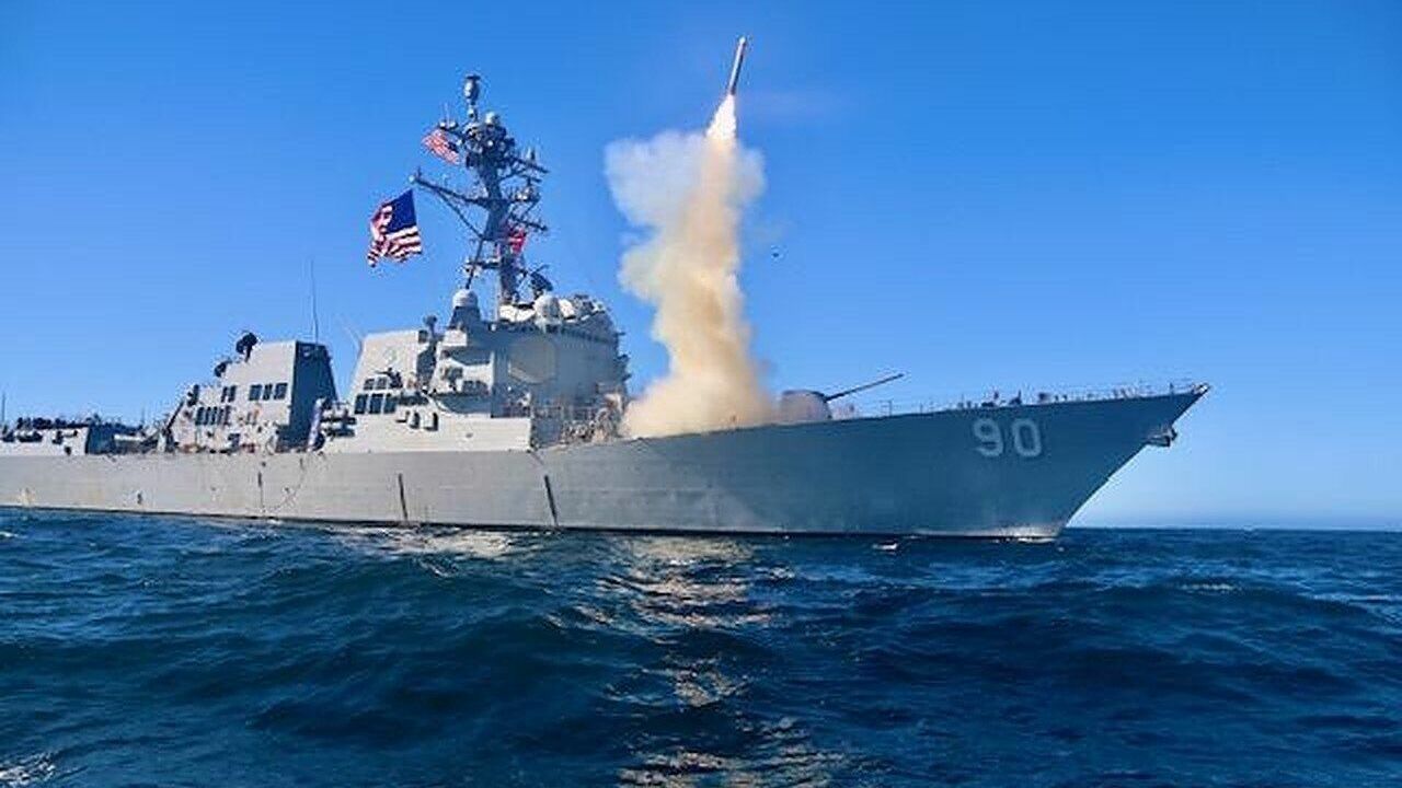 Российские военные моряки ведут себя достойно и профессионально, считают в ВМС США