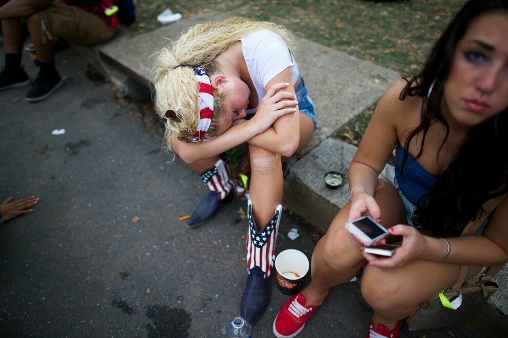 Депрессия, бедность, неравенство: почему спиваются американские женщины