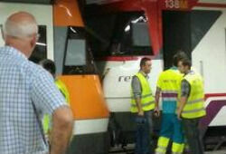22 человека ранены при столкновении поездов в Барселоне