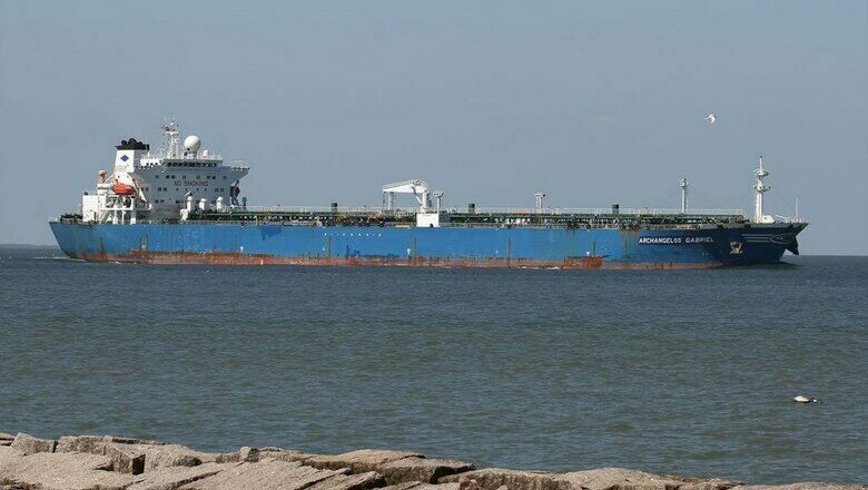 Bloomberg: очередь из танкеров в Черном море пришла в движение