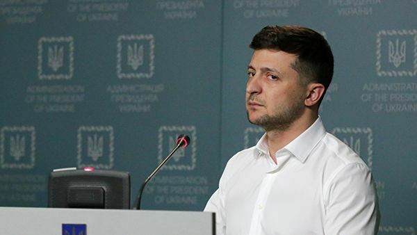 Депутаты Рады не приняли законы и проигнорировали отставки, инициированные Зеленским