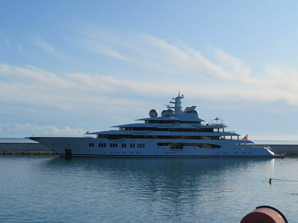 Арестованную яхту российского олигарха Керимова перегонят из Фиджи в США