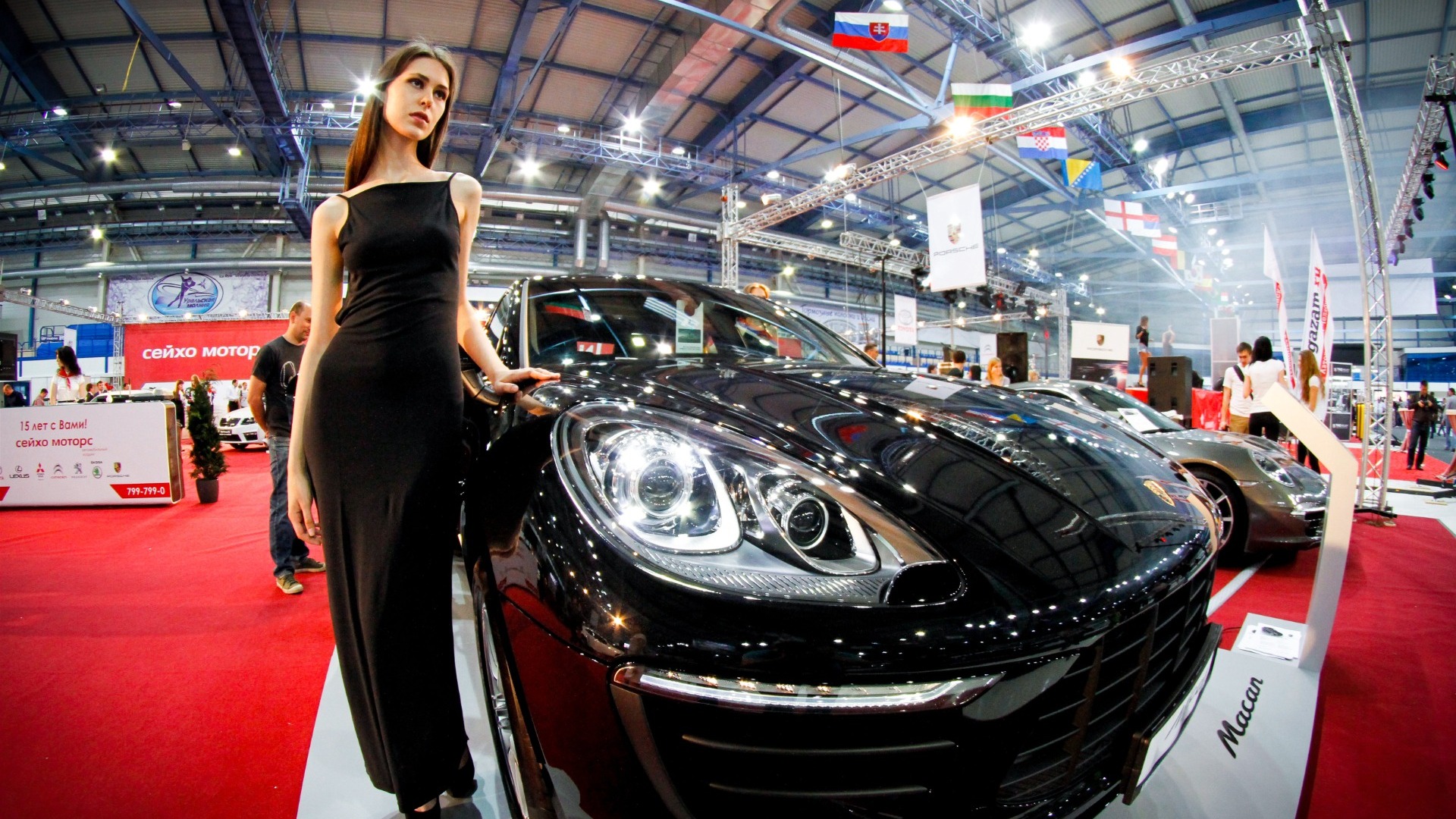 Армения стала хабом для поставки авто в Россию. Чем опасны эти машины