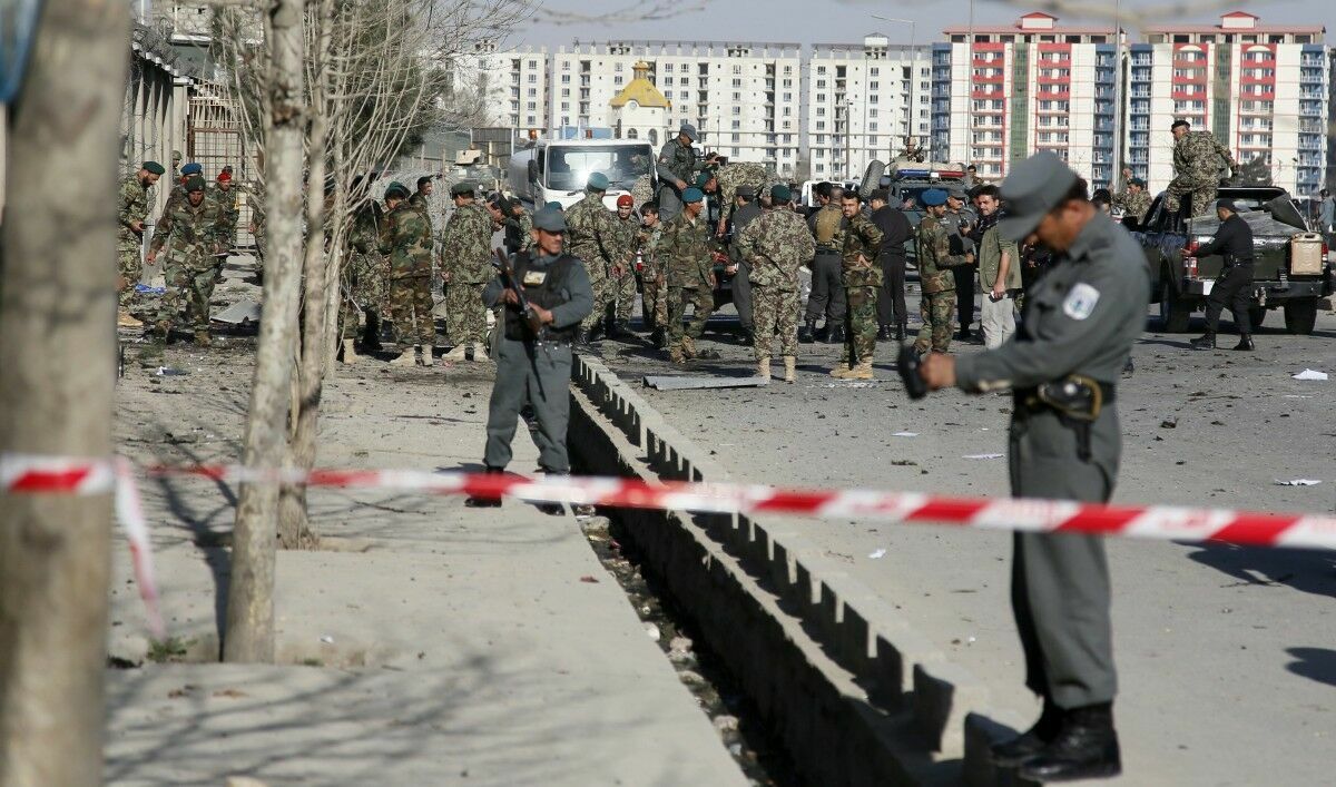 Девять афганских полицейских погибли при атаке талибов