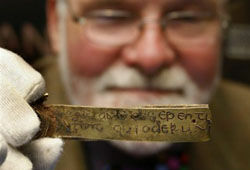 Англичанин нашел клад VII века: 5 кг золота (ФОТО)
