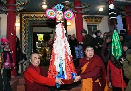 Буддисты в России начали встречу Нового года по лунному календарю
