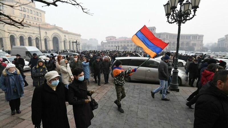 Оппозиция перекрыла улицы в Ереване