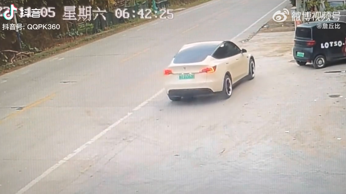 В Китае два человека погибли при аварии с неуправляемой Tesla