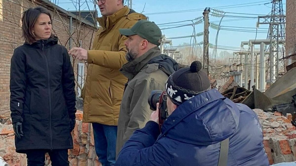 Анналена Бербок во время визита в Харьков пообещала Украине новые поставки оружия