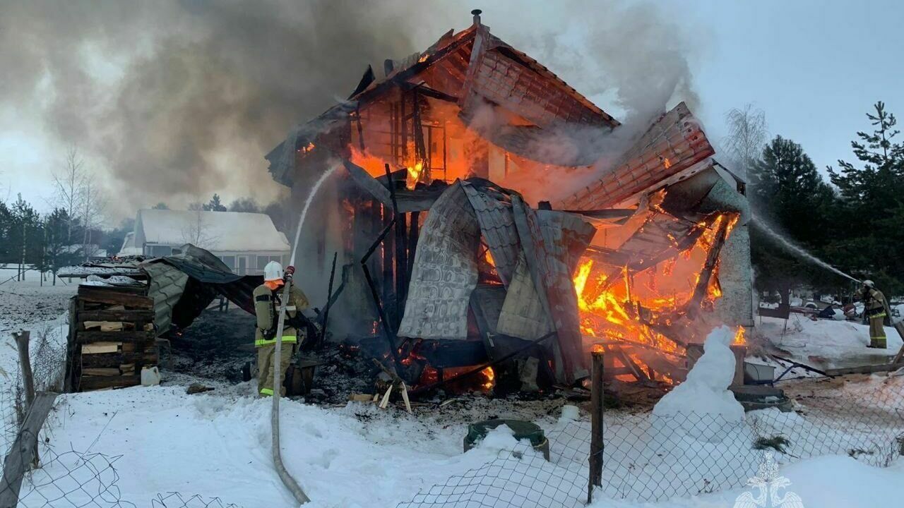 Отец и трое детей погибли в результате пожара в частном доме в Татарстане