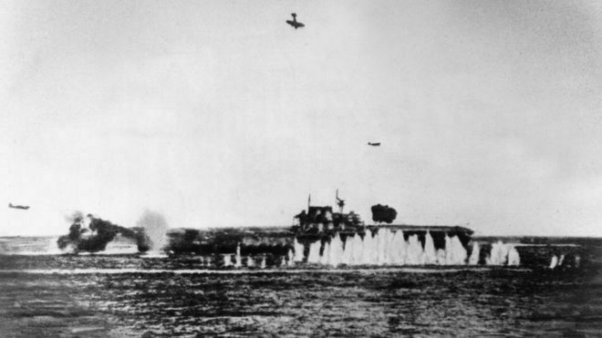 Битва у Санта-Круз. "Хорнет" под ударами японских самолетов. Японцы топили корабль несколько часов