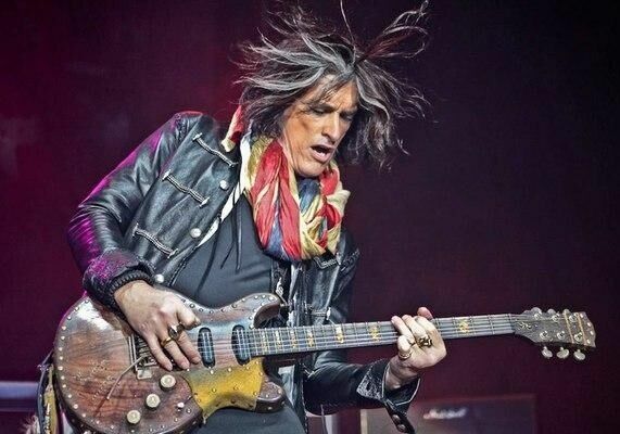 Гитарист группы Aerosmith потерял сознание во время концерта