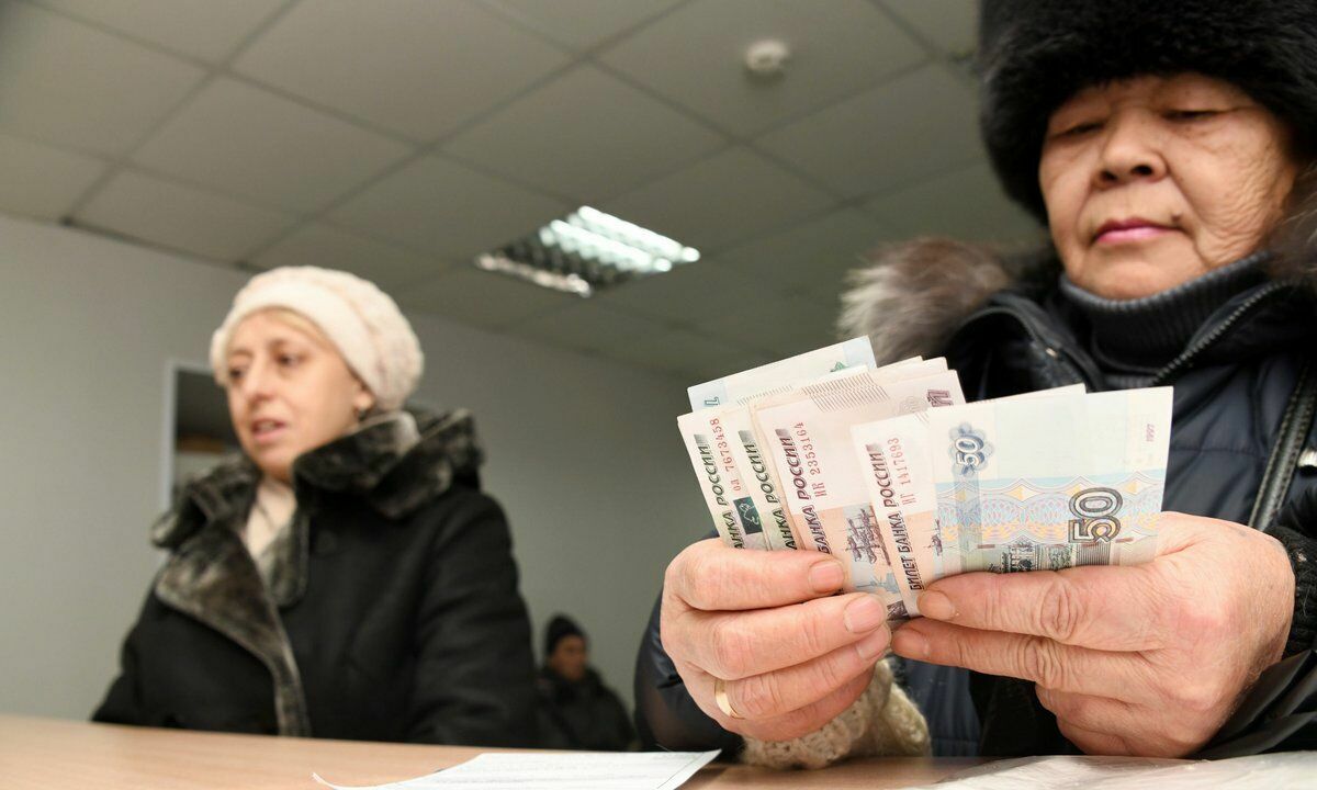 Депутаты попросили выплатить всем россиянам по 25 тыс. руб.