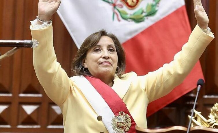 Первая женщина-президент Перу Дина Болуарте приняла присягу