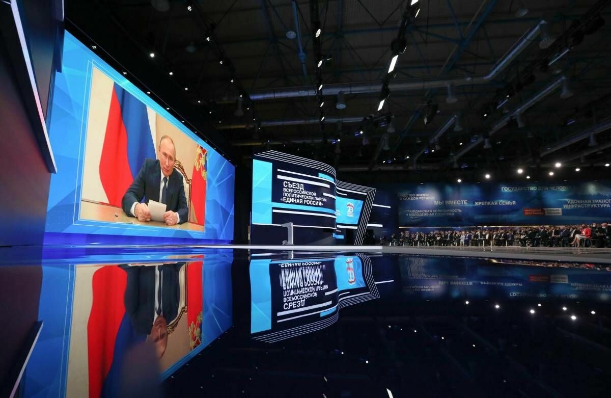 Политологи: "Единая Россия" показала, что является партией Президента Путина