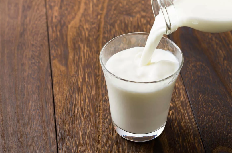 Эксперт рассказал об опасности коровьего и пользе растительного молока