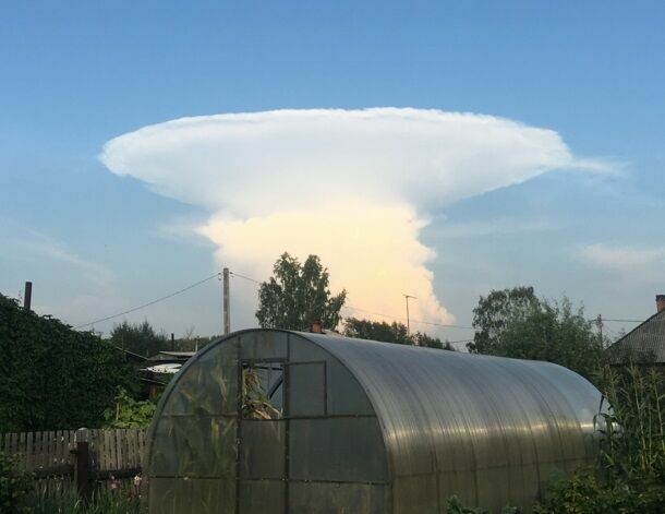 Облака над Кузбассом приняли за ядерный гриб
