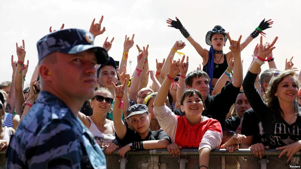 Полицейским запретили посещать рок- и рэп-концерты