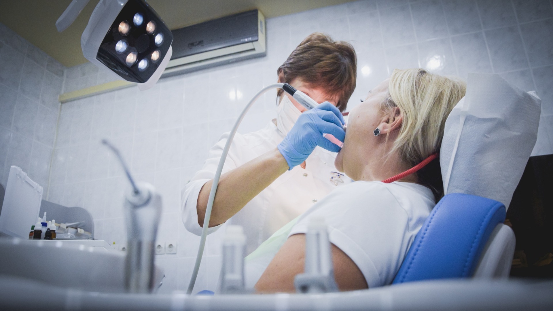 Услуги стоматологов за год подорожали в 3,5 раза