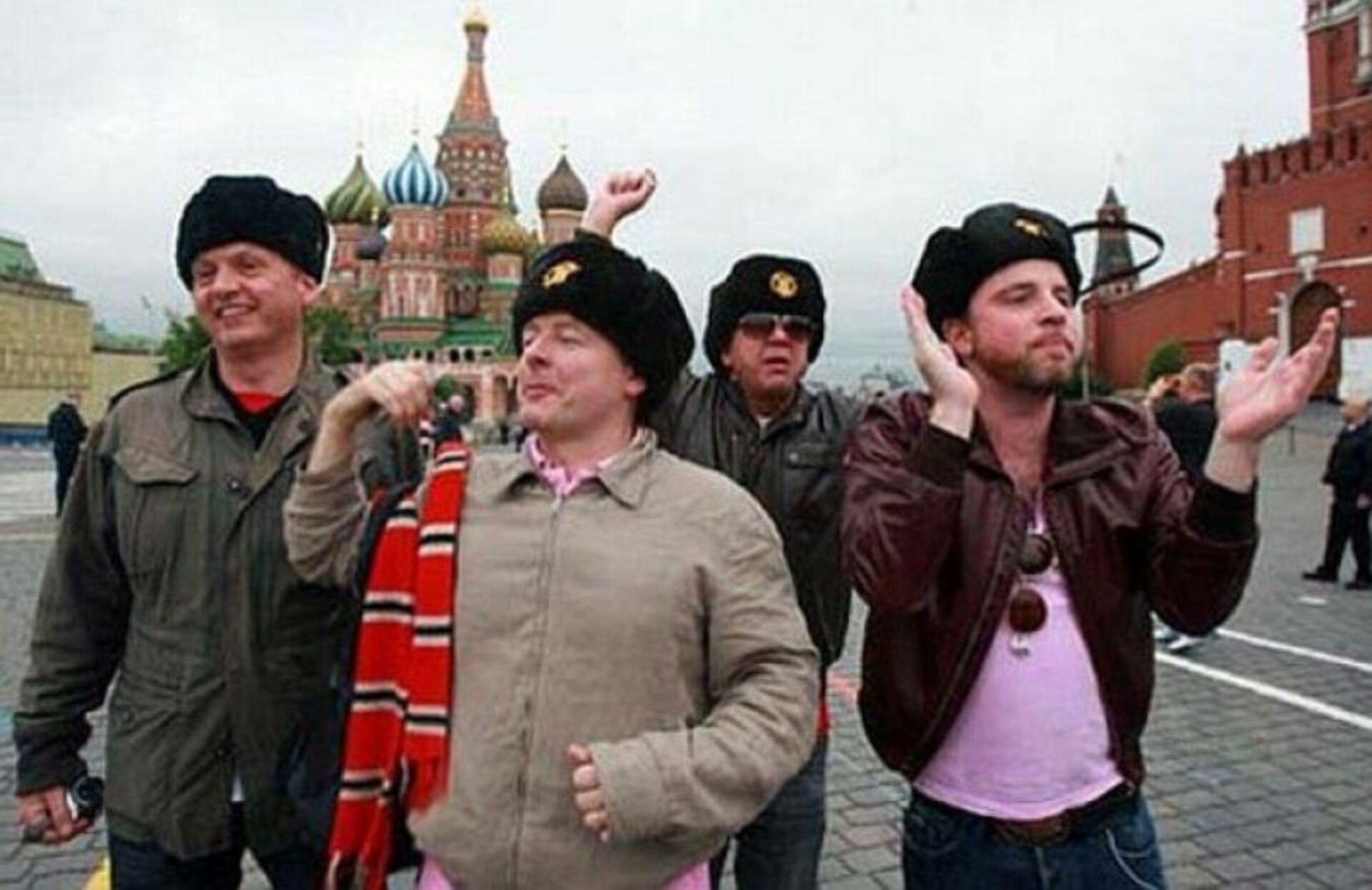 Мнения европейцев. Иностранцы в Москве. Туристы в Москве. Иностранные туристы в Москве. Американские туристы в России.