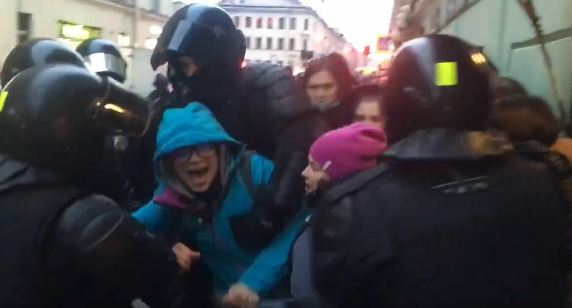 На акции в поддержку Алексея Навального вышло несколько тысяч жителей Москвы