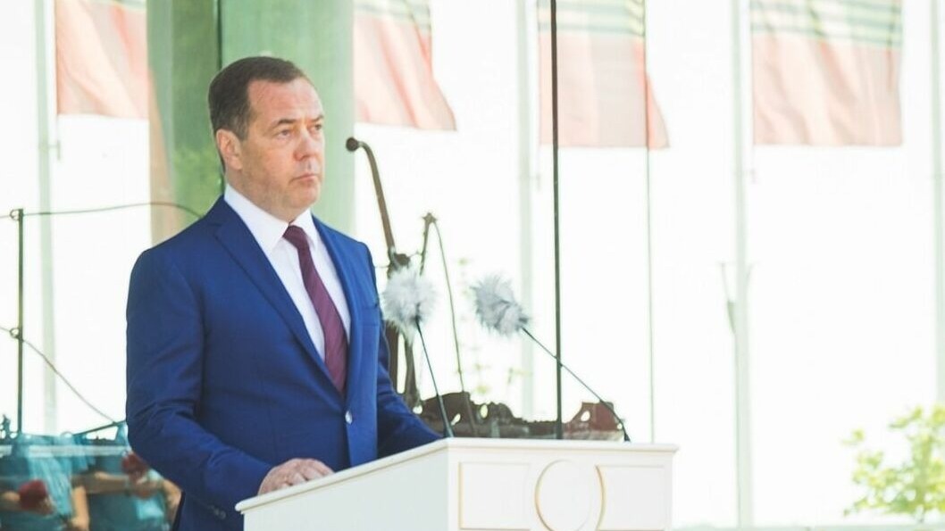 Зампред Совбеза Медведев написал субботний пост о «релокантах-отщепенцах»