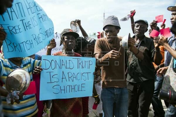 Сотни человек в Гаити протестуют против расистских высказываний Трампа