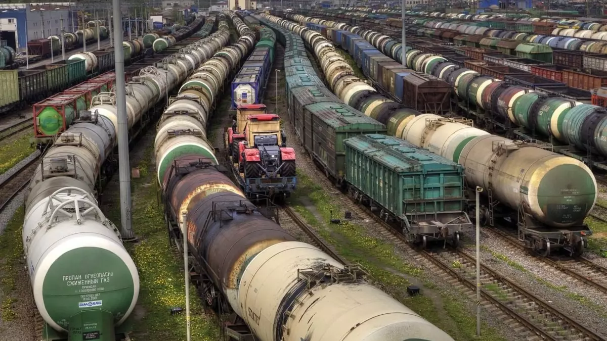 Самая большая проблема логистики бензина в России — вагоны