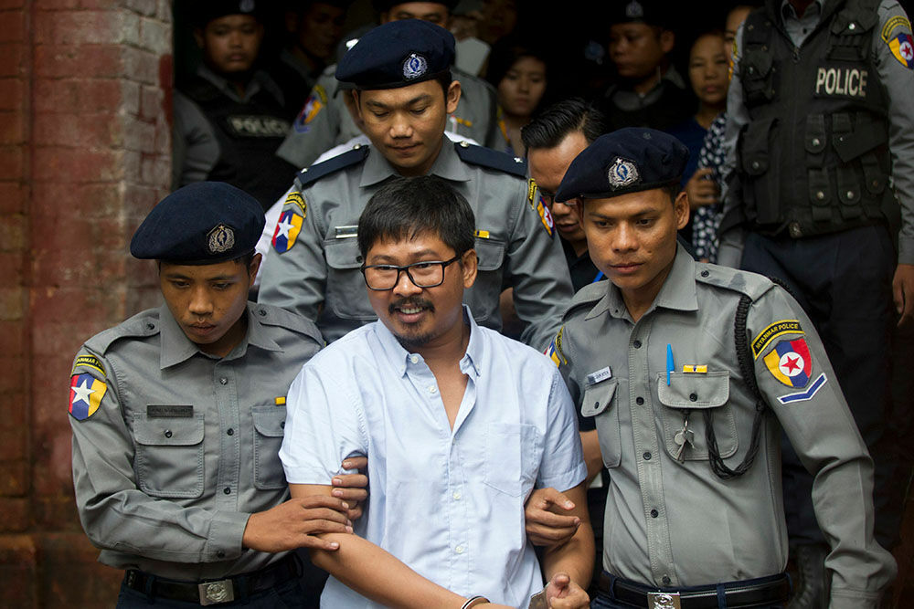 Суд в Мьянме приговорил журналистов Reuters к семи годам тюрьмы и каторги
