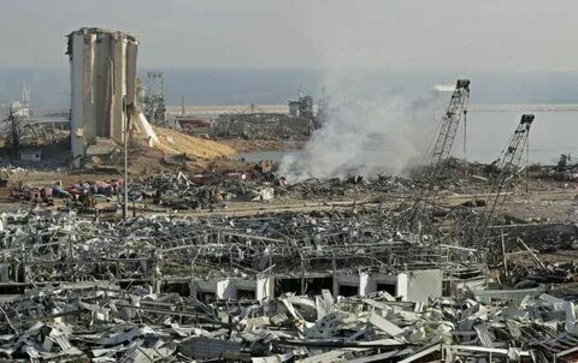 Бейрут сколько. Взрыв в Бейруте селитра 2020. Ливан Бейрут взрыв 4 августа 2020.