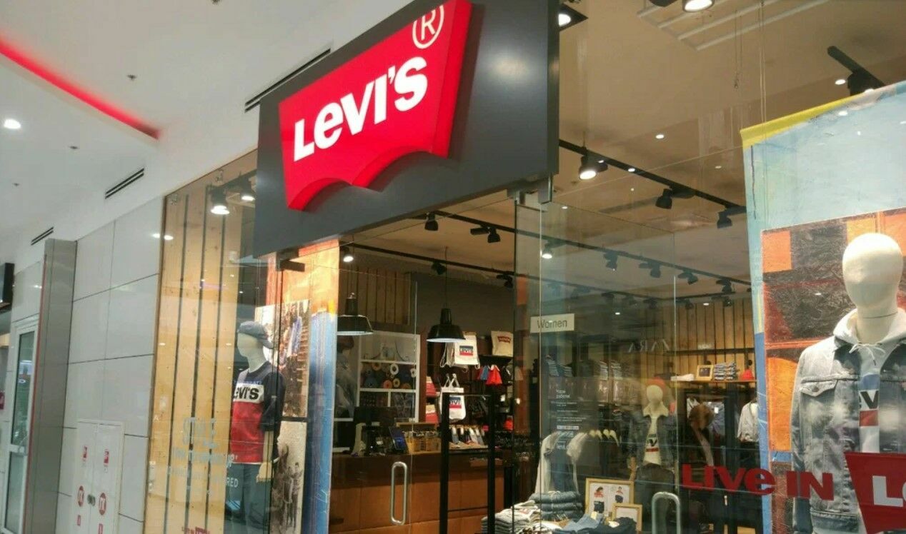 Магазин Levi’s в Москве возобновил работу под брендом JNS
