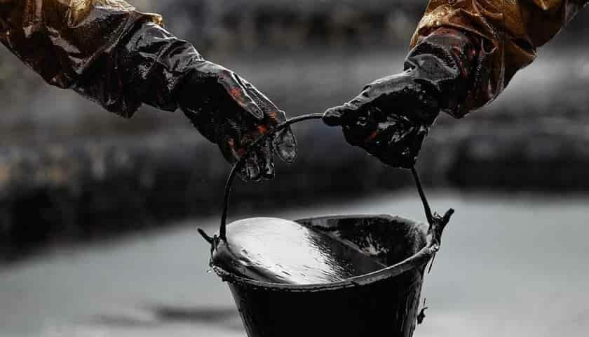 Новак: запасы нефти могут покрыть ее дефицит