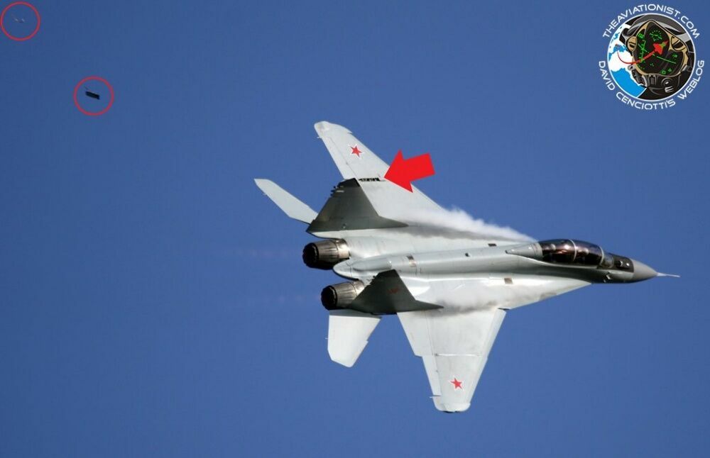 На МАКС-2019  МиГ-35 потерял кусок обшивки