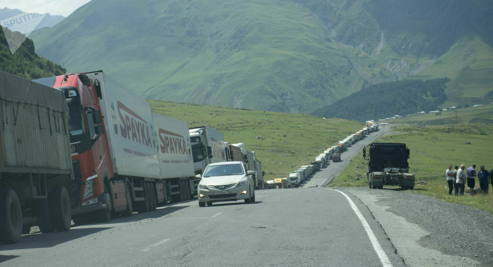 Закрывается движение грузовиков из РФ в Грузию